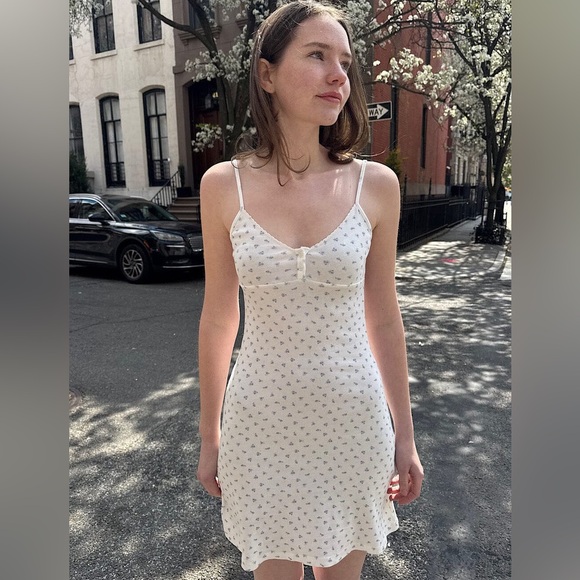 Brandy Melville Dresses | Brandy Melville White Arianna Floral Dress | Color: Blue/White | Size: Xs/S | Funkimonkee2's Closet
